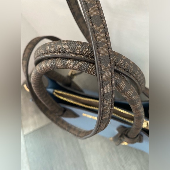 MICHAEL KORS MERCER MEDIUM MESSENGER CROSSBODY BAG CHAMBRAY & BROWN SIGNATURE - Picture 6 of 15